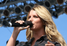 Jessica Simpson Net Worth 2024 (1)